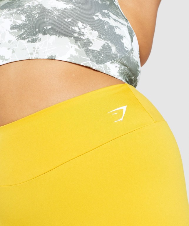 Bermudas Gymshark Entrenamiento Corta Length Mujer Amarillos | yeX6DimP21A