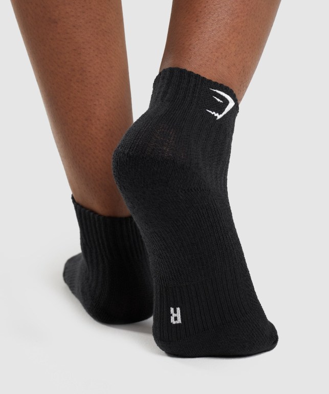 Calcetines Gymshark Sharkhead Embroidered Quarter 2pk Mujer Negros | 2AxrTAqpkVp